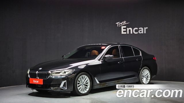 BMW 5-Series 520i Luxury, 2022