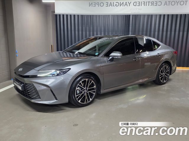 Toyota Camry 2.5 XLE Hybrid, 2025