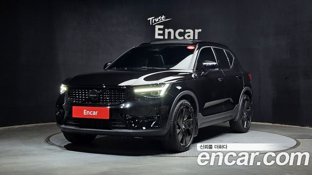 Volvo XC40 B4 Black Edition, 2025