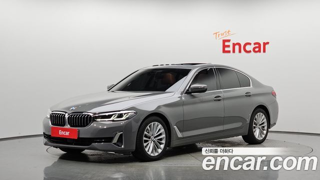 BMW 5-Series 520i Luxury, 2022