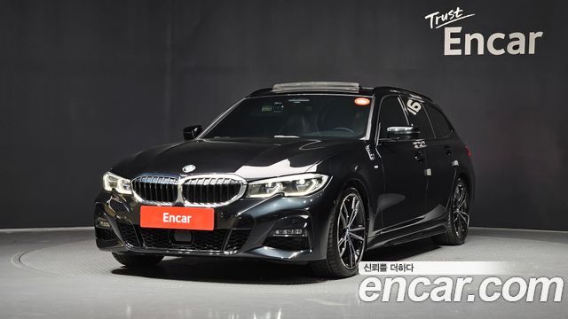 BMW 3-Series 320i Touring M Sports, 2022