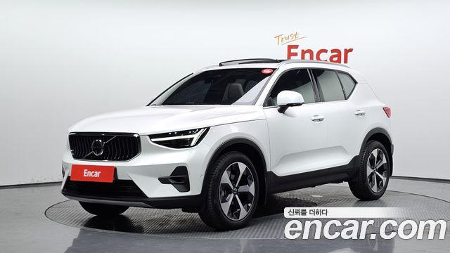 Volvo XC40 B4 Ultra Bright, 2025