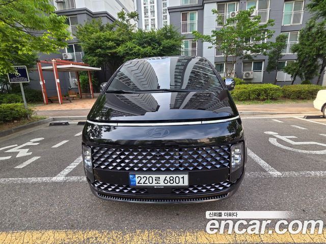 Hyundai Staria Lounge 7-Seater, 2024