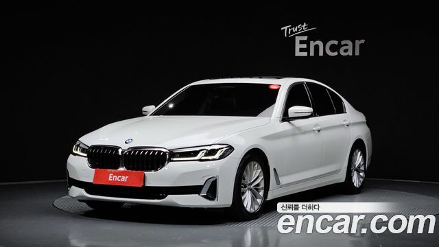 BMW 5-Series 520i Luxury, 2022