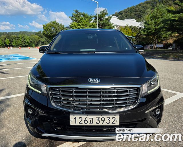 Kia Canival 9-Seater Luxury, 2019