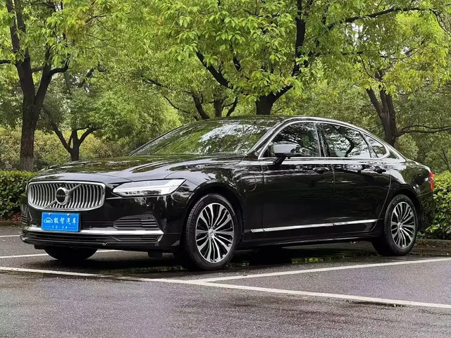 Volvo S90 Plug-in Hybrid 2024 PHEV AWD Long Range Momentum Luxury Edition
