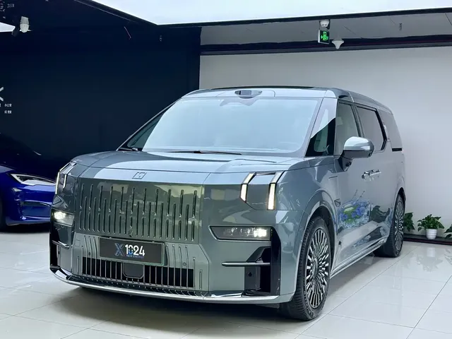 ZEEKR 009 2024 7-Seat Aisle AWD Version 108kWh