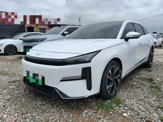 Geely Galaxy L6 2025 EM-i 140km Voyage Edition