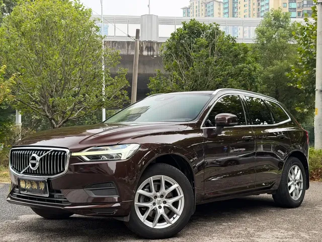 Volvo XC60 2018 T5 AWD Momentum Edition