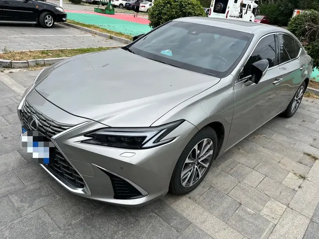 Lexus ES 2025 300h Ultimate Edition