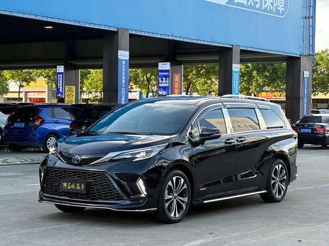 Toyota Granvia 2024 2.5L Hybrid Premium PLUS
