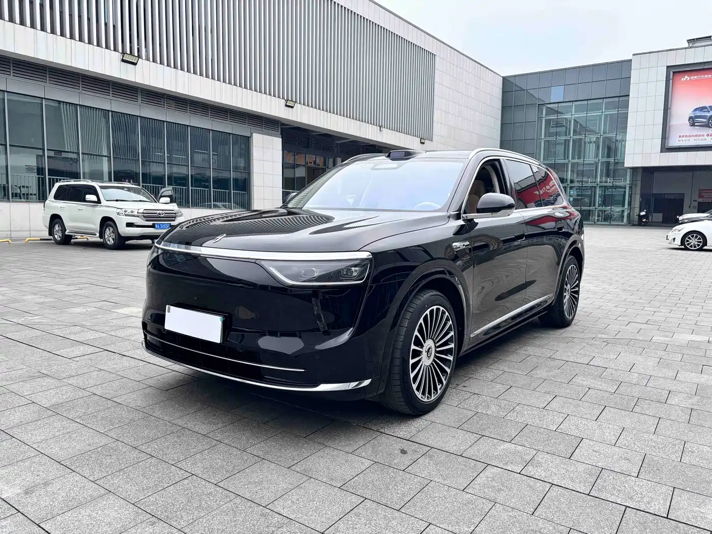 AITO Wenjie AITO M8 2025 Extended Range Ultra 53.4kWh 6-Seater