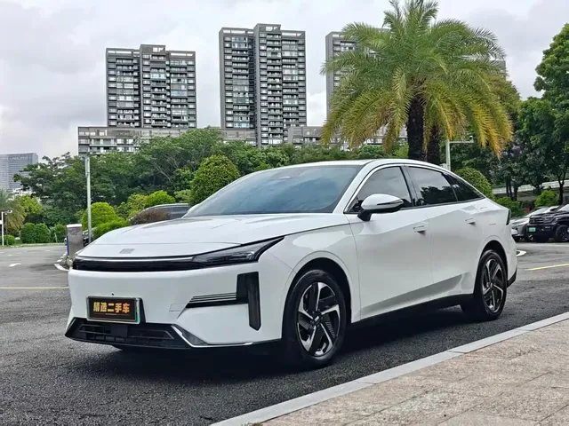 Geely Galaxy L6 2024 125km PLUS Soaring Dragon Edition