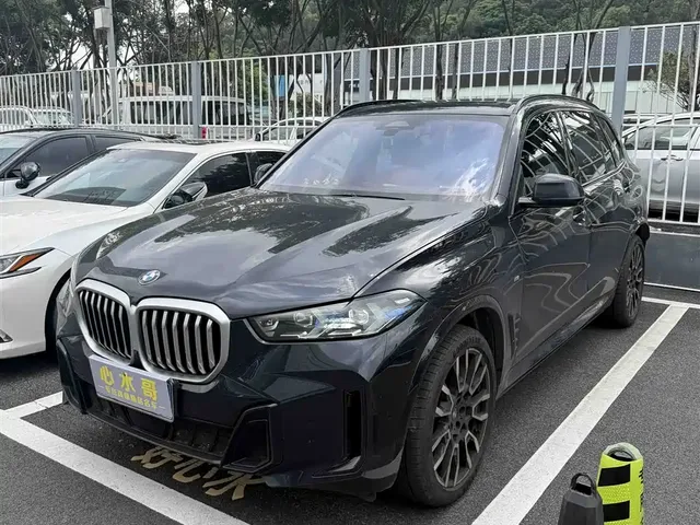 BMW X5 2023 xDrive 40Li M Sport Black Night Package