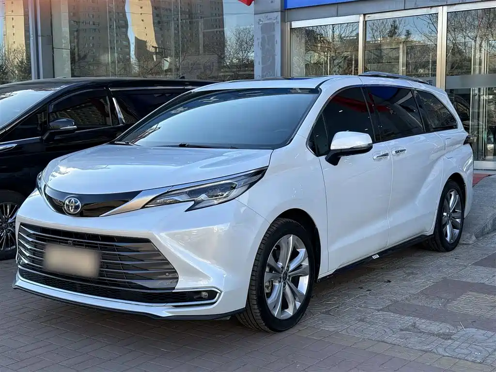 Toyota Sienna 2023 2.5L Hybrid Ultimate Edition