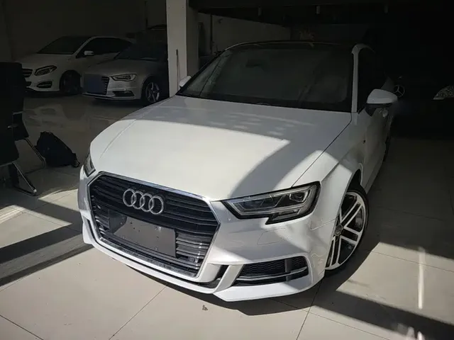 Audi A3 2018 30th Anniversary Limousine 35 TFSI Fashion