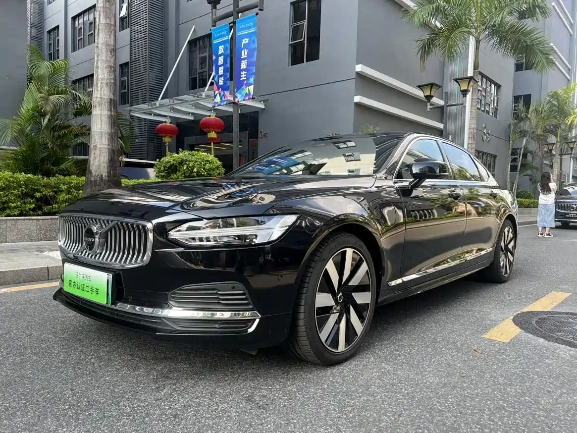 Volvo S90 Plug-in Hybrid 2025 Plug-in Hybrid AWD Long Range Zhiya Luxury Edition