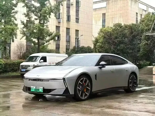 XPeng P7 2025 702km Long Range Edition