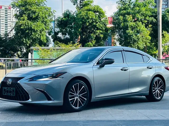 Lexus ES 2022 300h Ultimate Edition