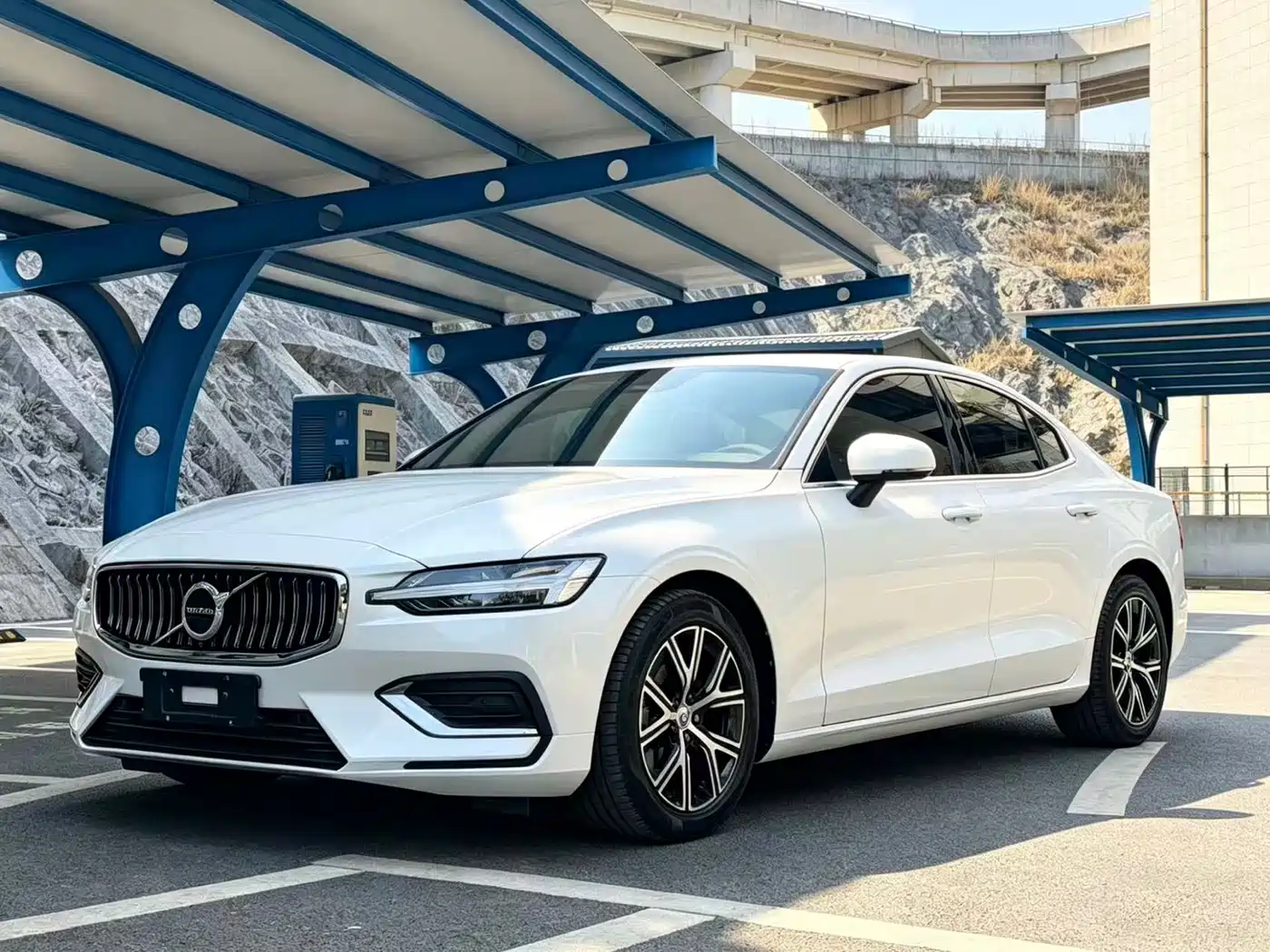 Volvo S60 2023 B4 Smart Comfort Luxury Edition