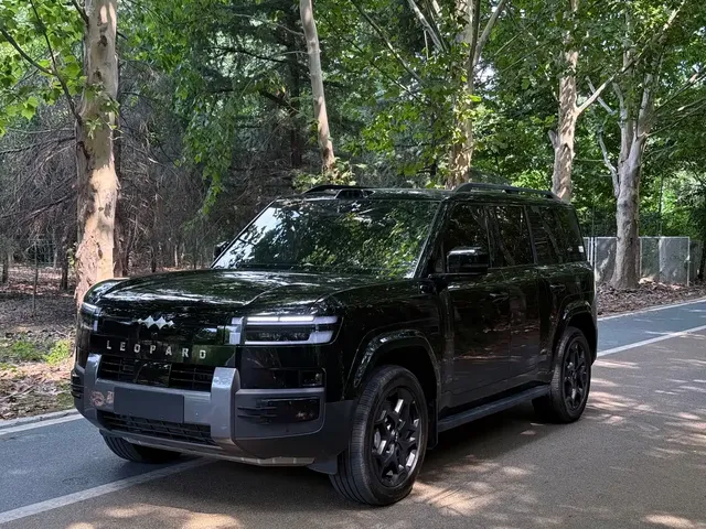 Fang Cheng Bao Titanium 7 2025 AWD Base Model