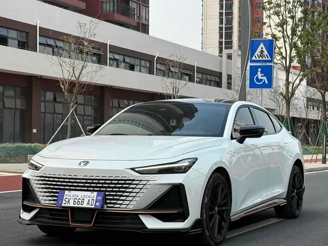 Changan UNI-V 2023 1.5T Luxury Edition