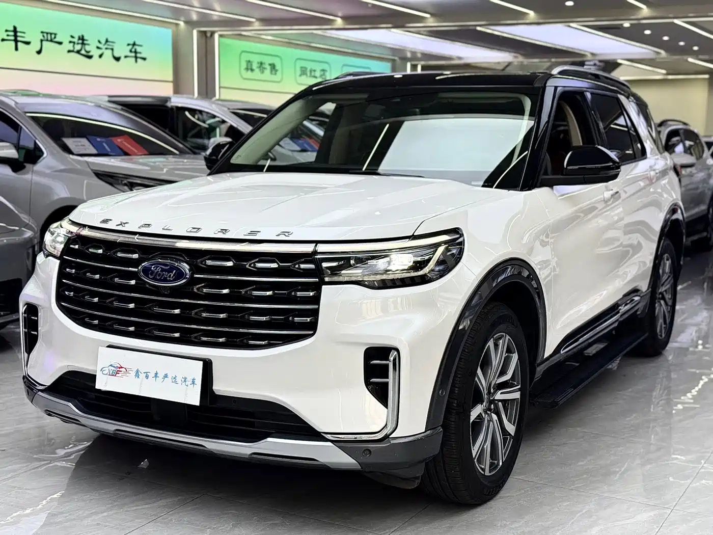 Ford Explorer 2023 EcoBoost 285 AWD Titanium Edition 7-Seater