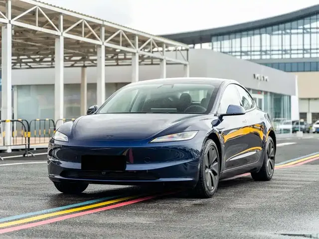 Tesla Model 3 2025 Model Year Facelift Rear-Wheel Drive