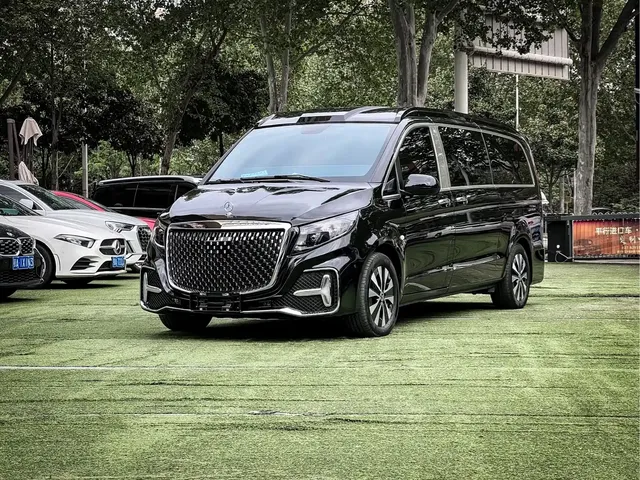 Mercedes-Benz Vito 2023 2.0T Business 7-Seater