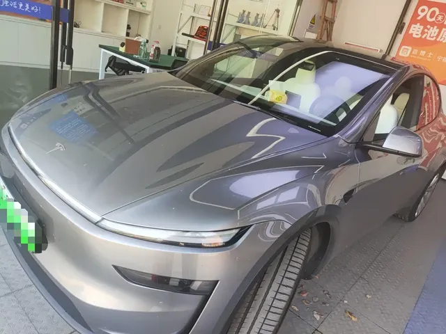 Tesla Model Y 2026 Long Range Rear-Wheel Drive
