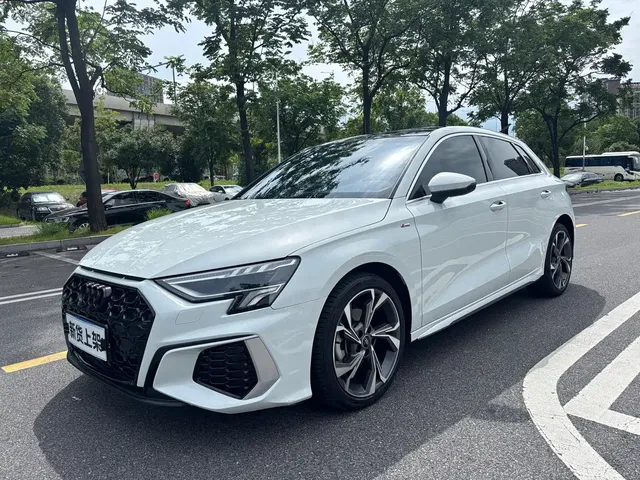 Audi A3 2023 Sportback 35 TFSI Luxury Sport