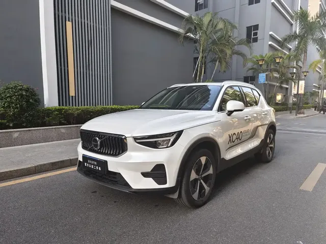 Volvo XC40 2025 B4 AWD Smart Elite Luxury Edition