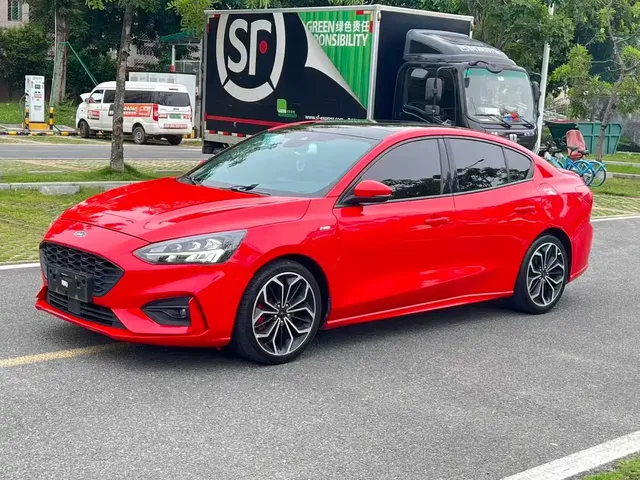 Ford Focus 2021 Sedan EcoBoost 180 Auto ST Line