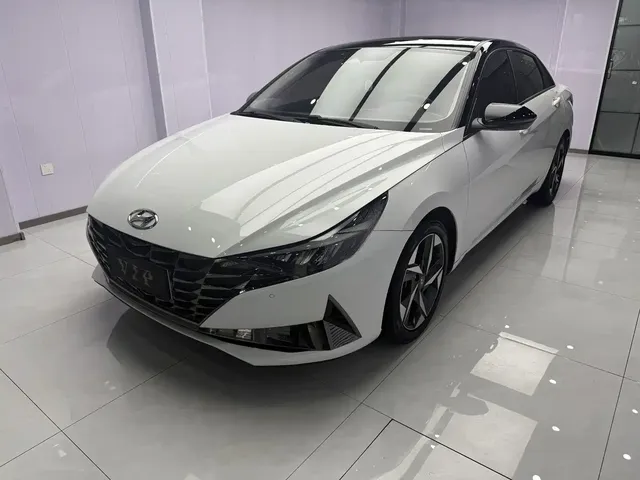 Hyundai Elantra 2022 1.5L CVT LUX Premium Edition