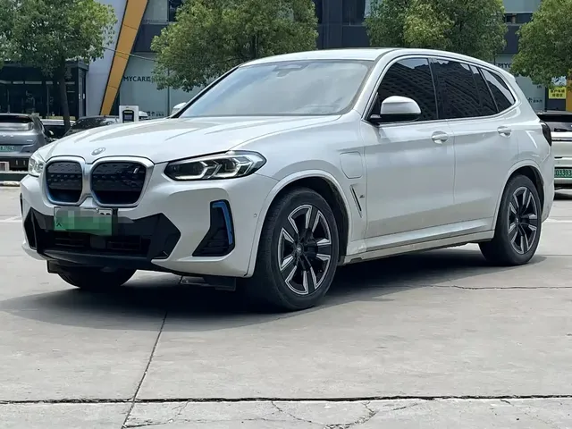 BMW iX3 2022 Leading Edition
