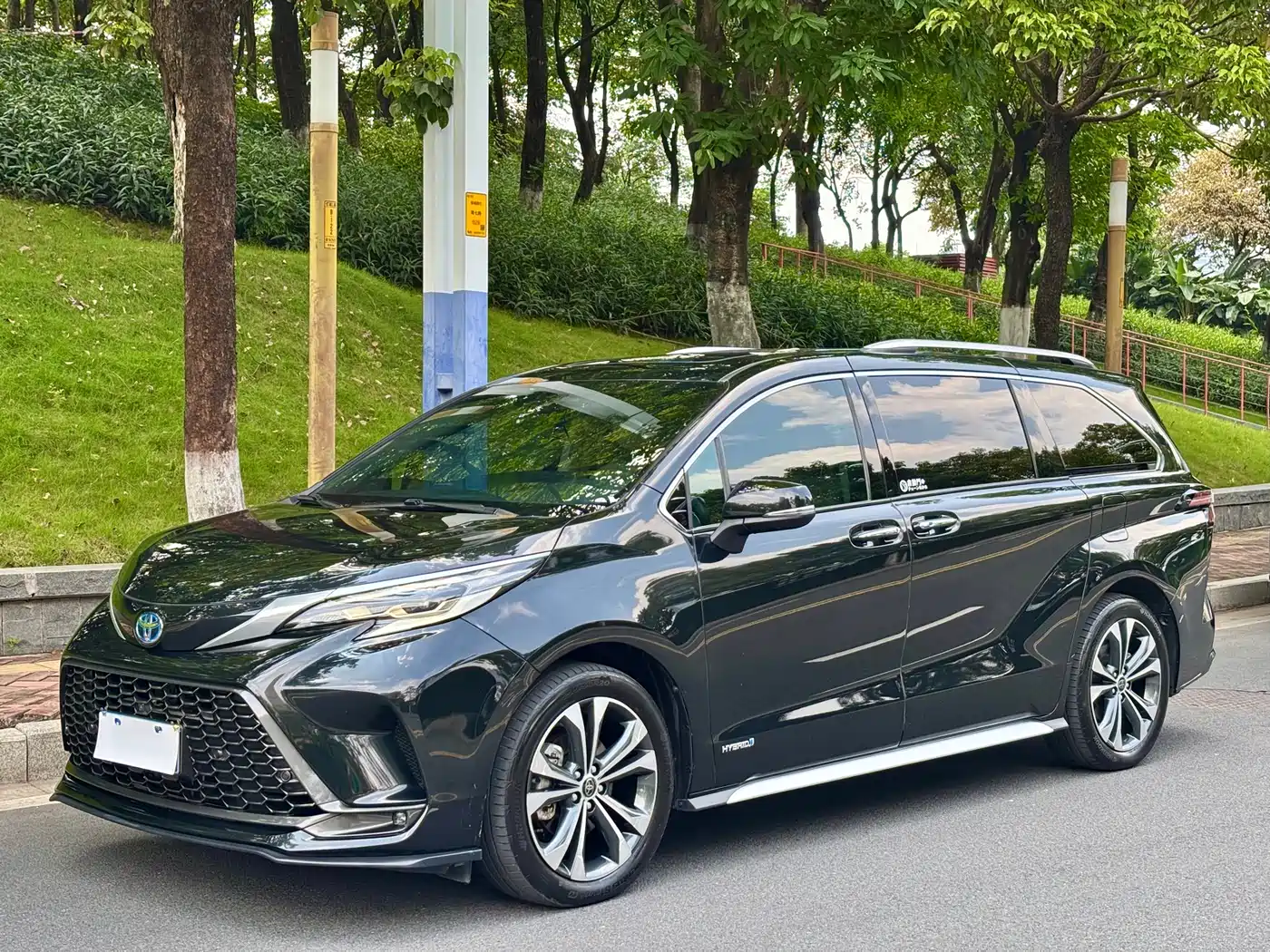 Toyota Granvia 2023 2.5L Hybrid Prestige PLUS Edition