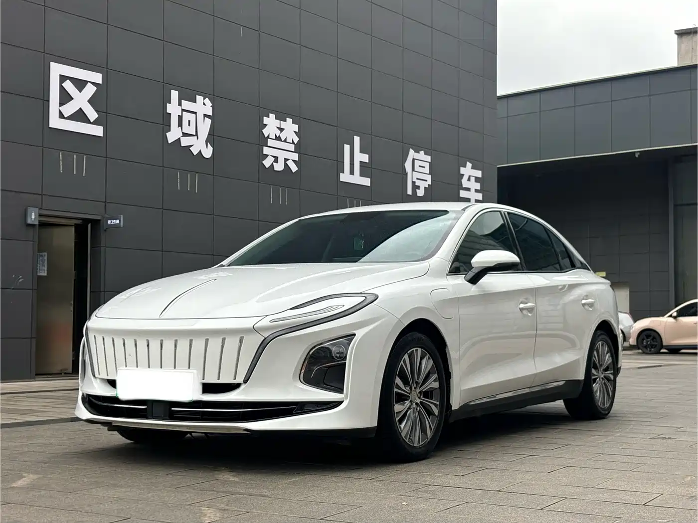 Hongqi E-QM5 2022 431km Charging Enjoyment Edition