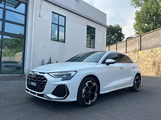 Audi A3 2025 Facelift Sportback 35TFSI Flying Spur Premium