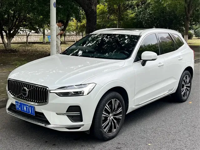 Volvo XC60 2022 B5 AWD R-Design