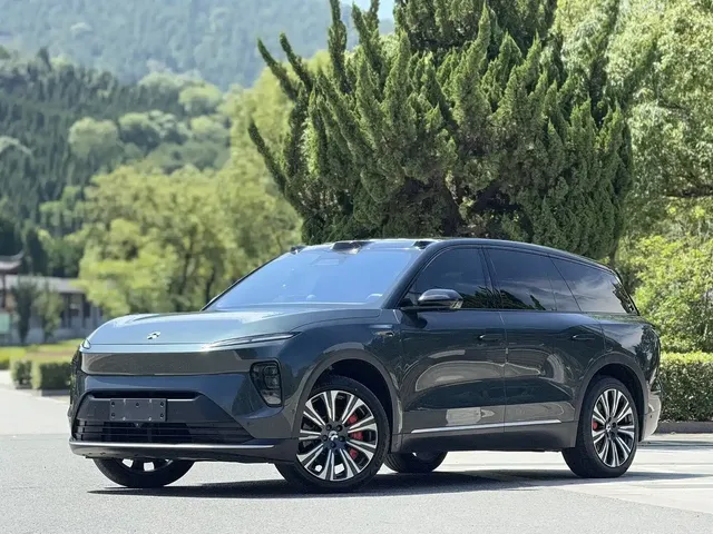 NIO ES8 2023 75kWh Executive Edition