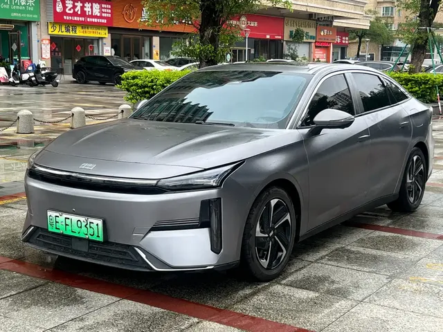 Geely Galaxy L6 2024 125km PLUS Soaring Dragon Edition