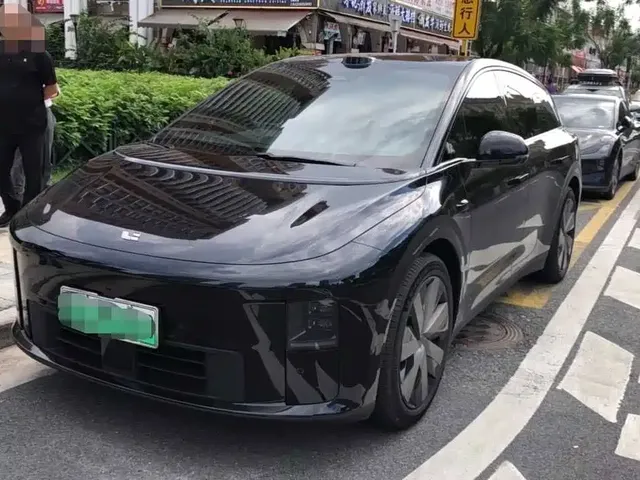 Li Auto i6 2025 4WD Base Model