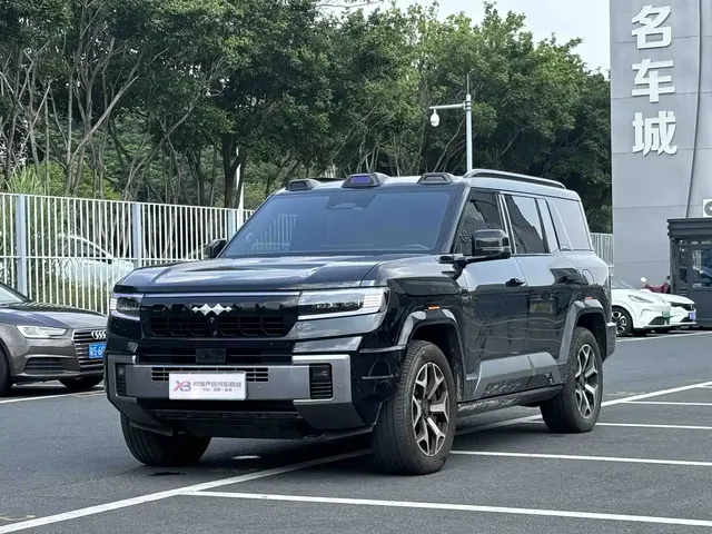 Fang Cheng Bao Leopard 8 2025 Zhiyong Flagship 7-Seater