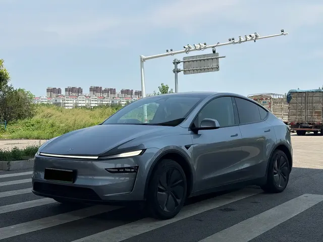 Tesla Model Y 2026 Facelift Long Range Rear-Wheel Drive
