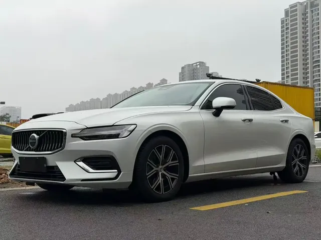 Volvo S60 2025 B4 Smart Luxury Edition
