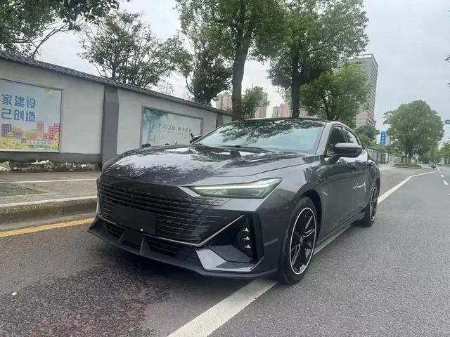 Changan UNI-V 2023 1.5T Luxury Edition