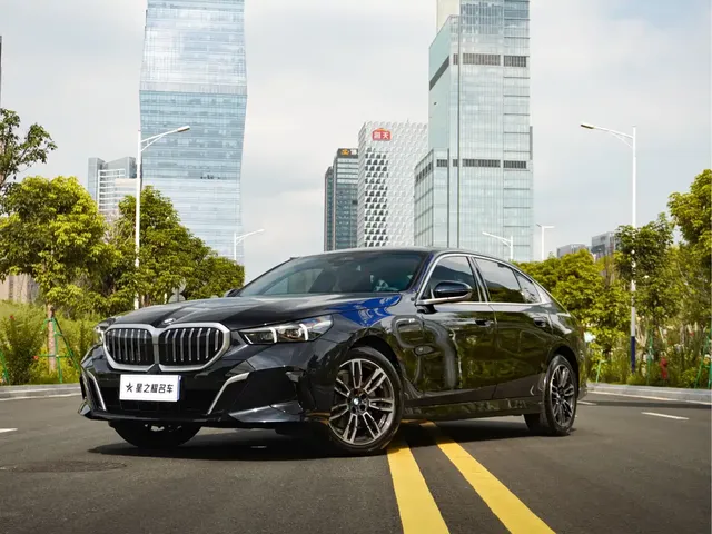 BMW 5 Series 2025 525Li M Sport Package