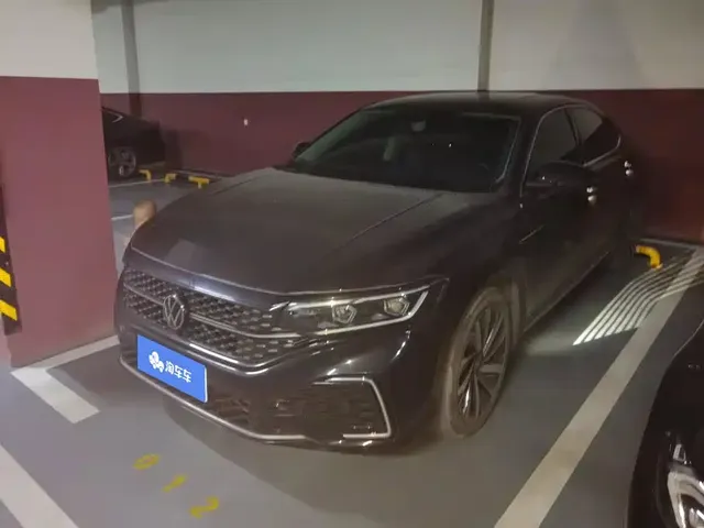 Volkswagen Passat 2022 330TSI Starlight Luxury Edition