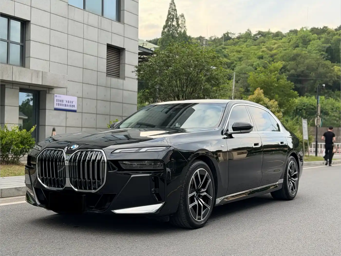 BMW 7 Series 2023 Model 735Li M Sport Package