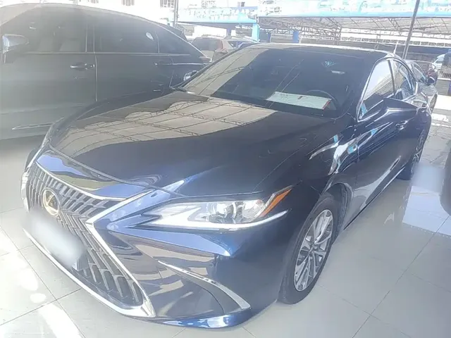 Lexus ES 2022 300h Excellence Edition